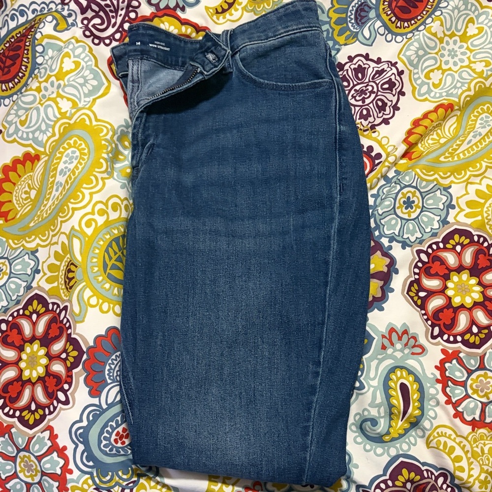 Old Navy Women's Straight Leg Jeans in Blue